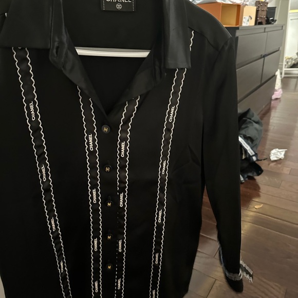 Chanell silk top  in perfect conditions chest size 104 cm length 63 wears - Picture 5 of 7